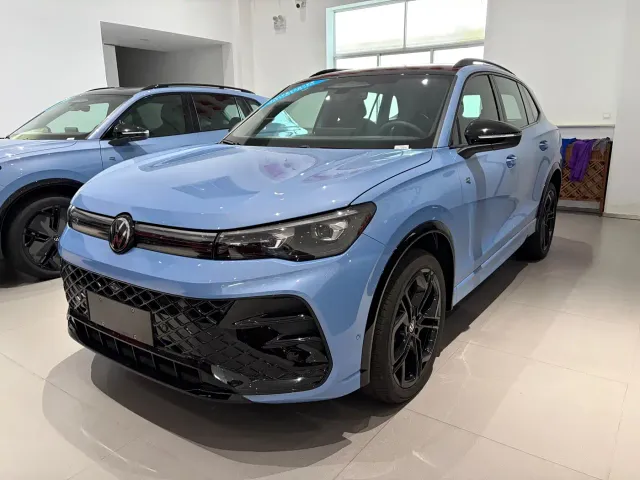 Фотография автомобиля — Volkswagen Tiguan L