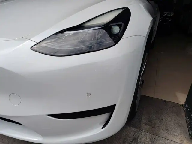 Tesla Model Y — Фото автомобиля 23