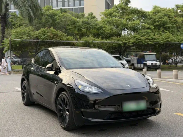Tesla Model Y — Фото автомобиля 8