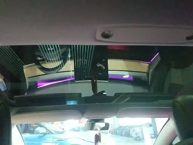 Tesla Model 3 — Фото автомобиля 17