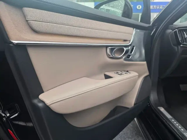 Volvo S90 — Фото автомобиля 16