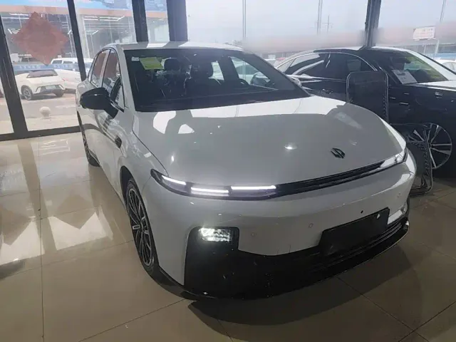 Leapmotor B01 — Фото автомобиля 3