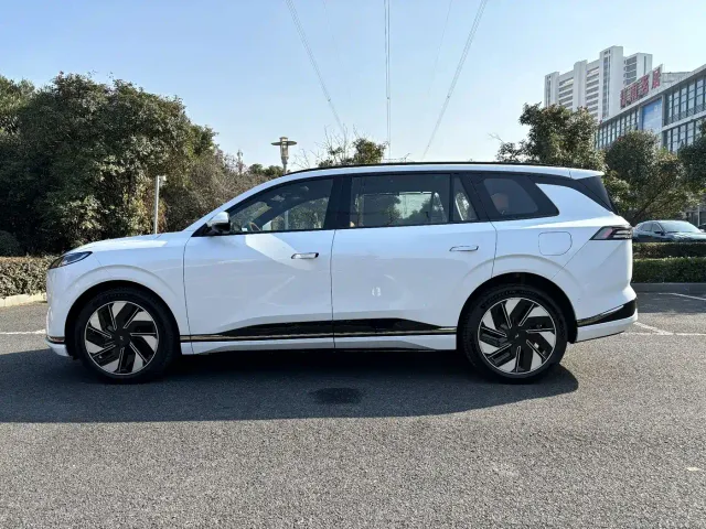Dongfeng eπ 008 — Фото автомобиля 6