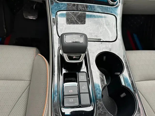 Forthing Yacht — Фото автомобиля 10