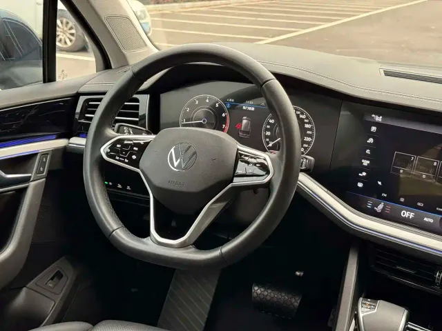 Volkswagen Touareg — Фото автомобиля 8