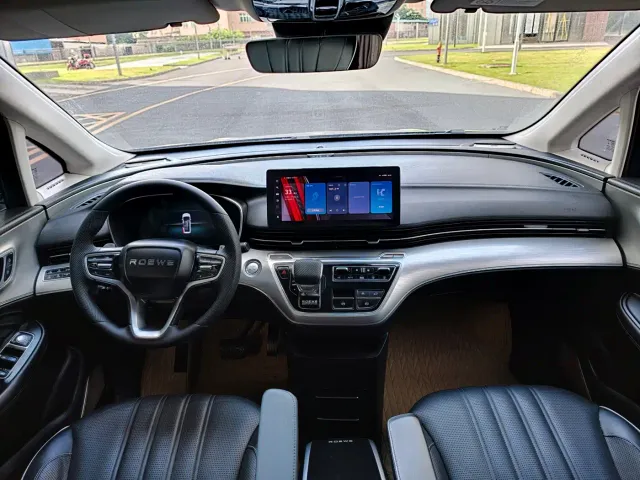 Roewe iMAX8 — Фото автомобиля 9