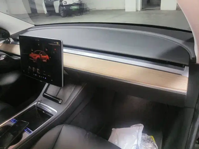 Tesla Model Y — Фото автомобиля 12