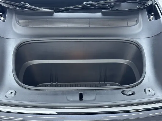 Tesla Model Y — Фото автомобиля 10