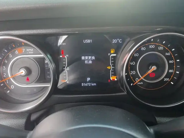 Jeep Wrangler — Фото автомобиля 14