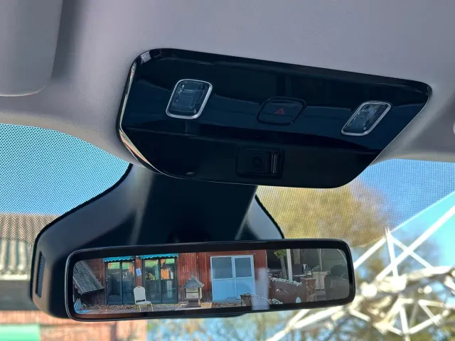 Li Auto MEGA — Фото автомобиля 16