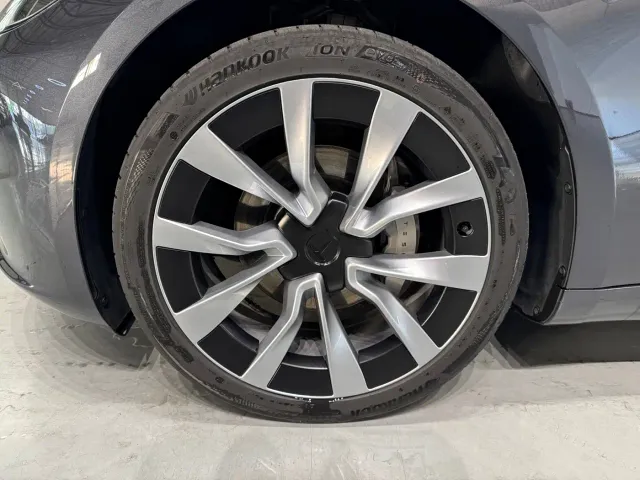 Tesla Model 3 — Фото автомобиля 10