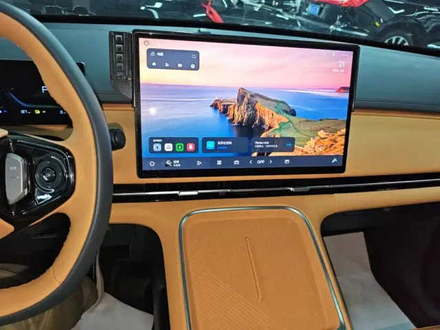 Geely Galaxy Starship 7 EM-i — Фото автомобиля 12