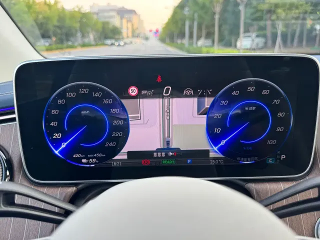 Mercedes-Benz EQE SUV — Фото автомобиля 28