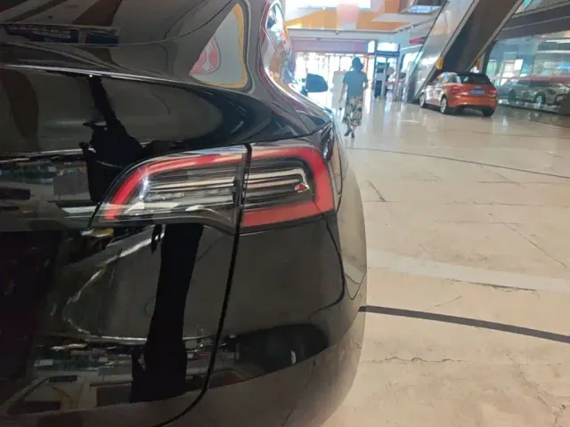 Tesla Model Y — Фото автомобиля 23
