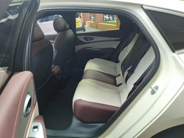 BYD Seal 07 DM-i — Фото автомобиля 11