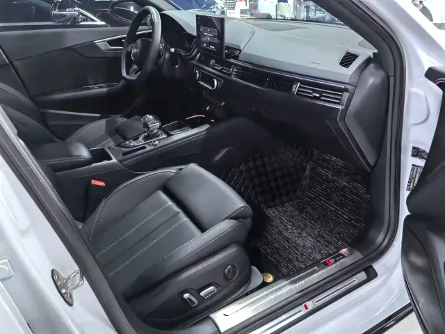 Audi A4L — Фото автомобиля 12