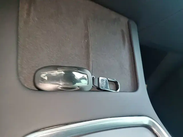 Tesla Model Y — Фото автомобиля 8