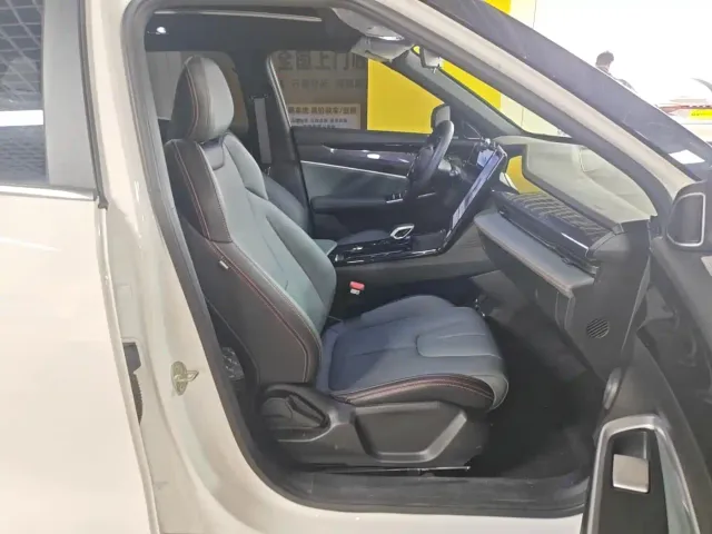 Geely Boyue — Фото автомобиля 5