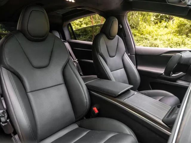 Tesla Model X — Фото автомобиля 16