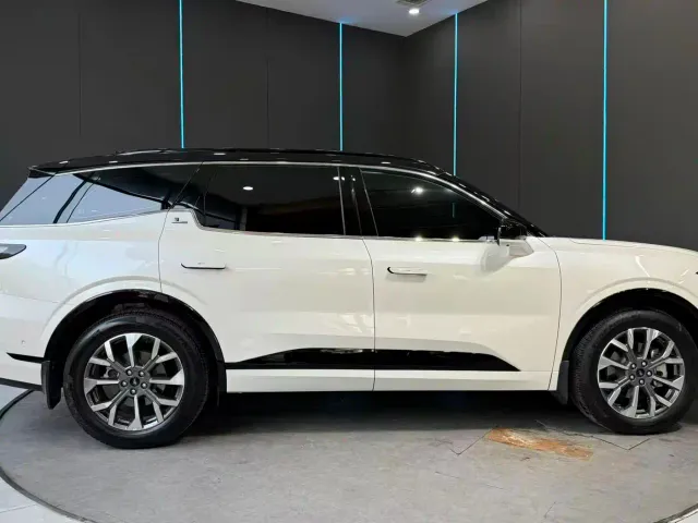 Ford Edge — Фото автомобиля 5
