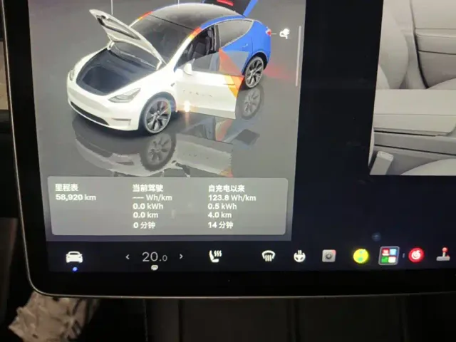 Tesla Model Y — Фото автомобиля 11