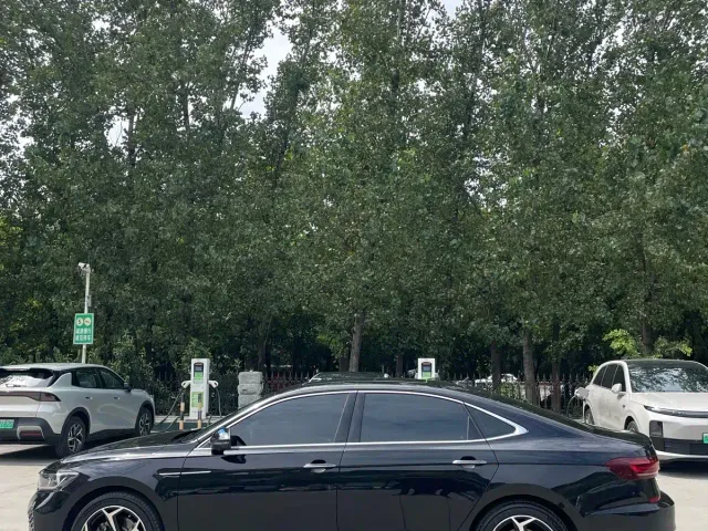 Volkswagen Passat — Фото автомобиля 18