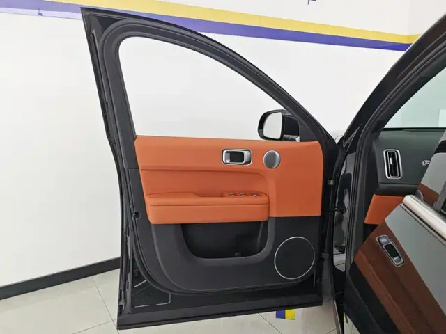 Li Auto L6 — Фото автомобиля 7