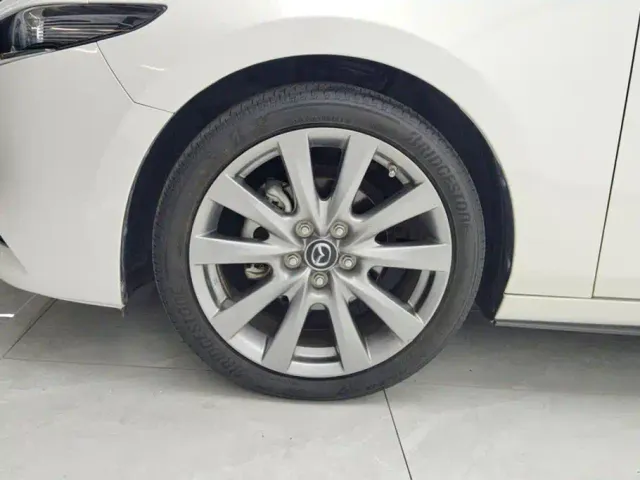 Mazda Axela — Фото автомобиля 6