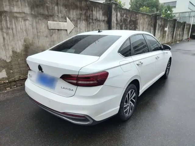 Volkswagen Lavida — Фото автомобиля 6