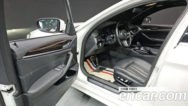 BMW 5 Series G30 — Фото автомобиля 10