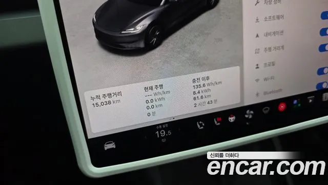Tesla Model 3 — Фото автомобиля 11