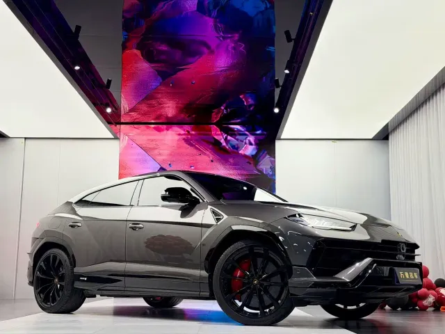 Lamborghini Urus — Фото автомобиля 12