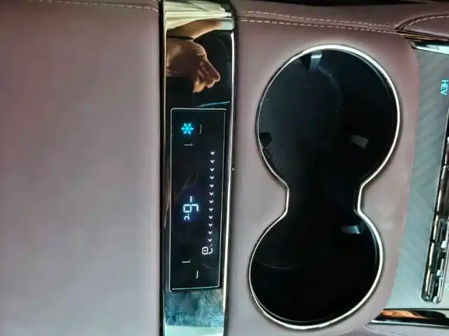 Denza Denza Z9GT 2024 Model 1100 AWD Max Edition — Фото автомобиля 6