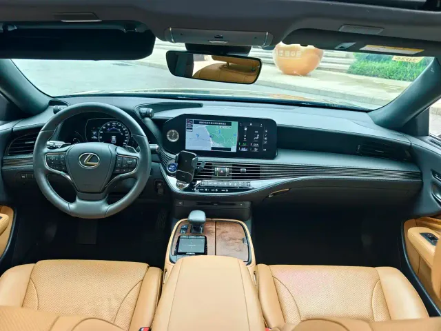 Lexus LS — Фото автомобиля 8