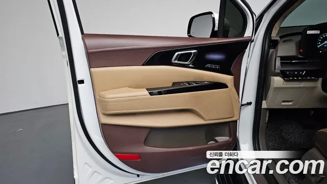 Kia Carnival Generation 4 — Фото автомобиля 12