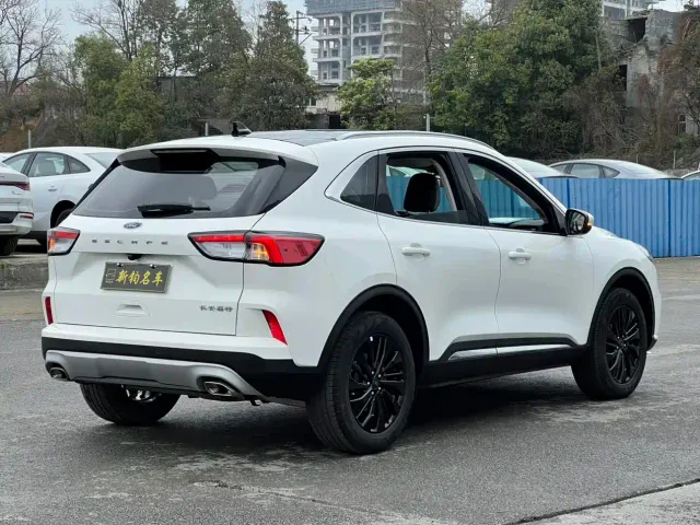 Ford Escape — Фото автомобиля 15