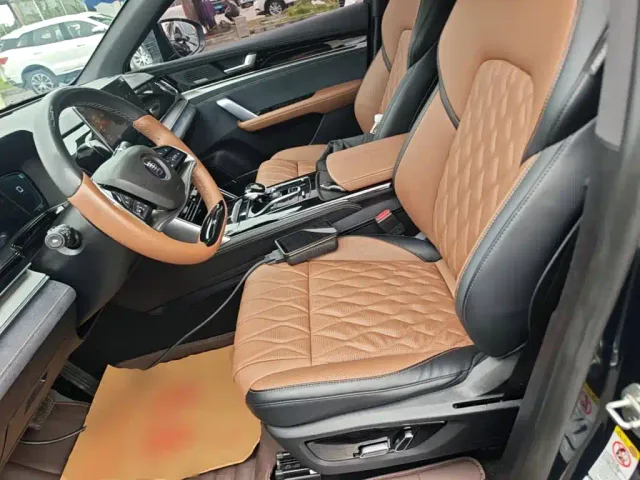 BYD Tang — Фото автомобиля 14