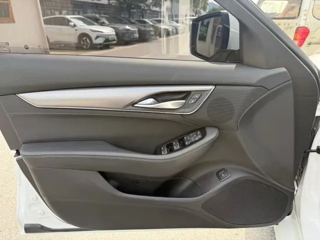 Cadillac CT5 — Фото автомобиля 5