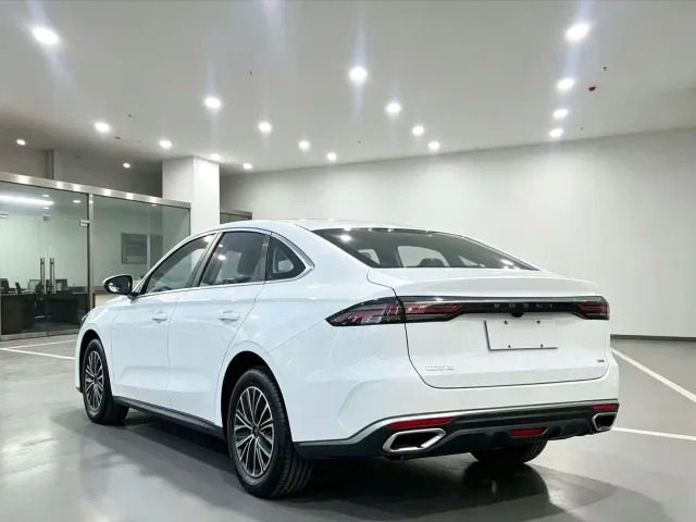 Geely Emgrand — Фото автомобиля 9