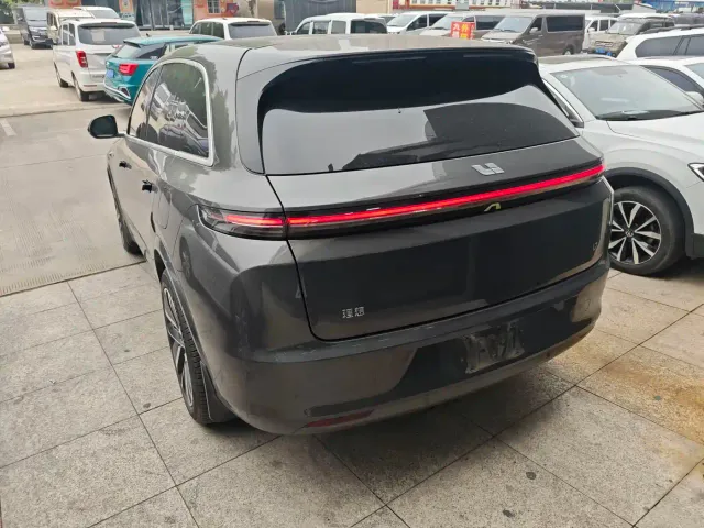 Li Auto L7 — Фото автомобиля 4