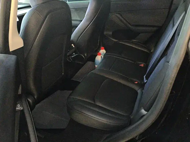 Tesla Model Y — Фото автомобиля 11