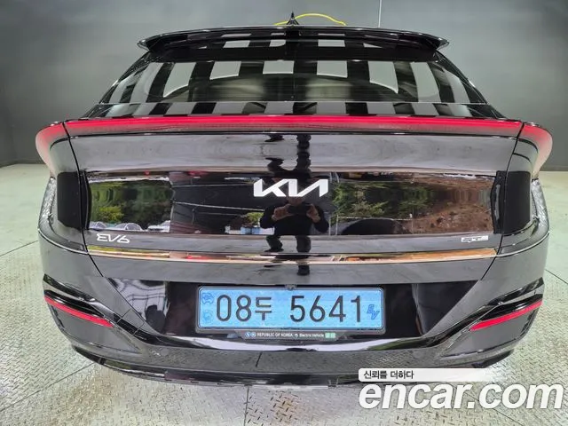 Kia EV6 — Фото автомобиля 2
