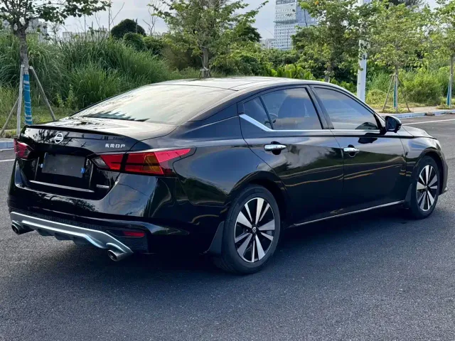 Nissan Teana — Фото автомобиля 4