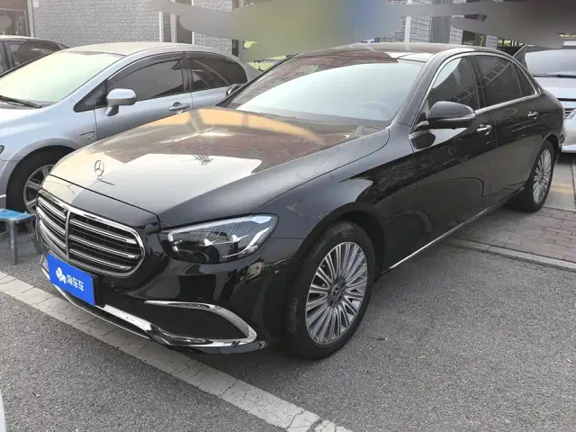 Фотография автомобиля — Mercedes-Benz E-Class
