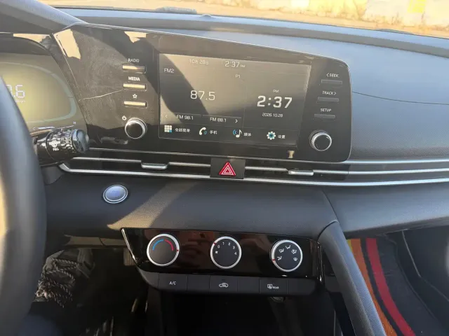 Hyundai Elantra — Фото автомобиля 15