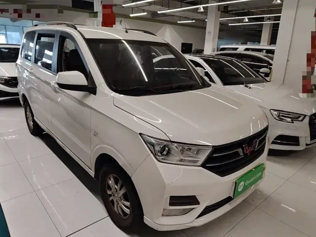 Wuling Hongguang — Фото автомобиля 3