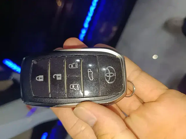 Toyota Alphard — Фото автомобиля 8