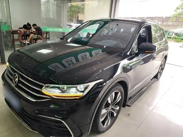 Фотография автомобиля — Volkswagen Tiguan L