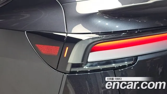 Tesla Model Y — Фото автомобиля 7