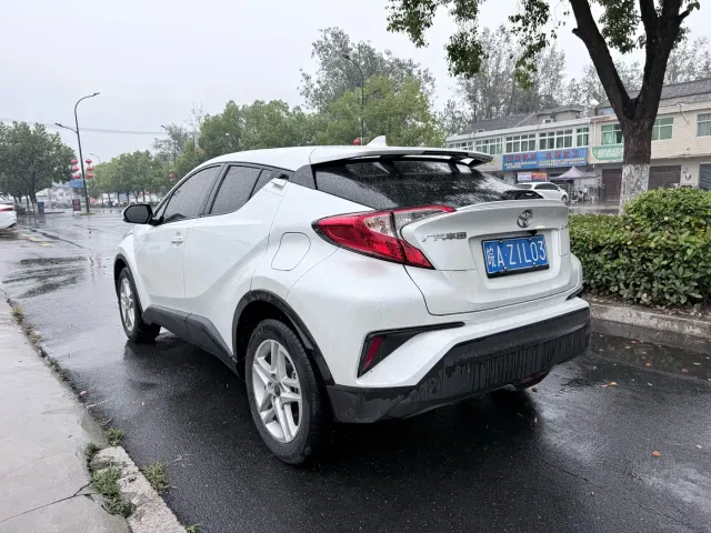 Toyota C-HR — Фото автомобиля 6